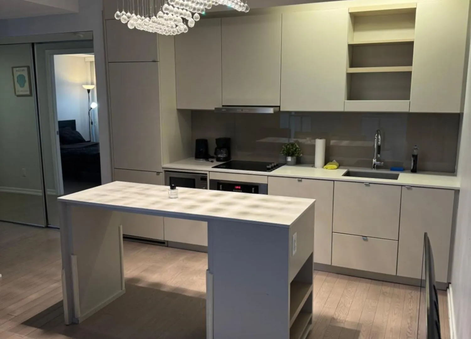 Cozy 1 Bedroom Downtown Canada